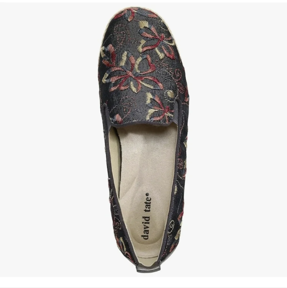David Tate Kindle ~ Floral Embroidered Black Wedge Heels NWOT Size 9.5M